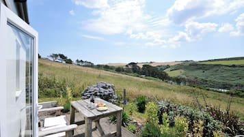 Cottage | Outdoor dining
