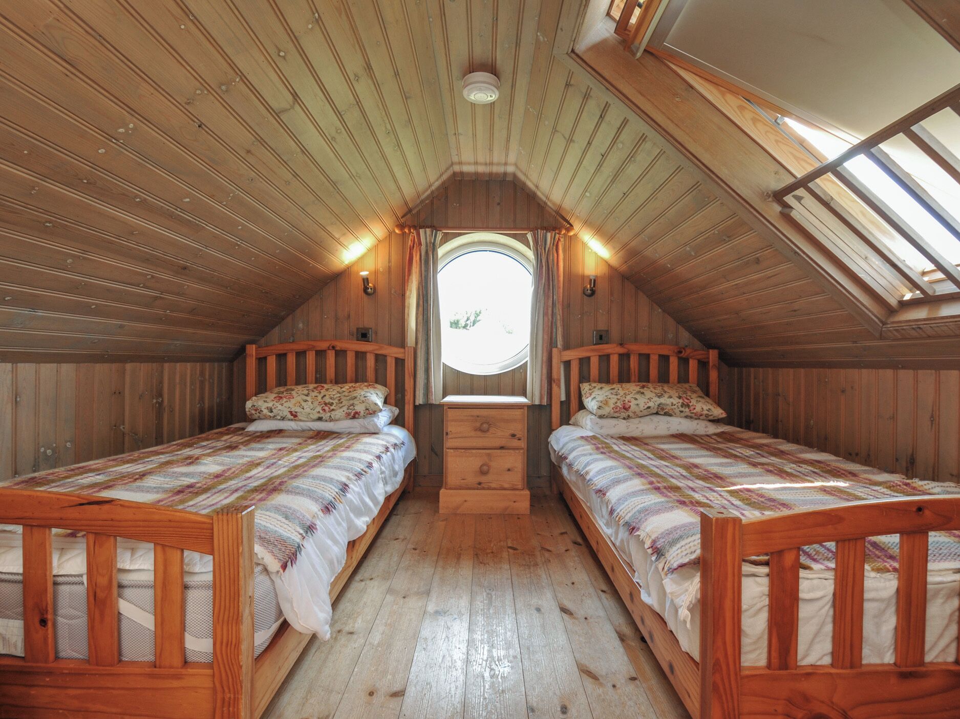 Cottage | 2 bedrooms, free WiFi, individually decorated, individually furnished