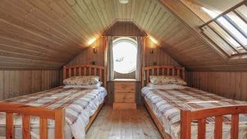 Cottage | 2 bedrooms, free WiFi, individually decorated, individually furnished