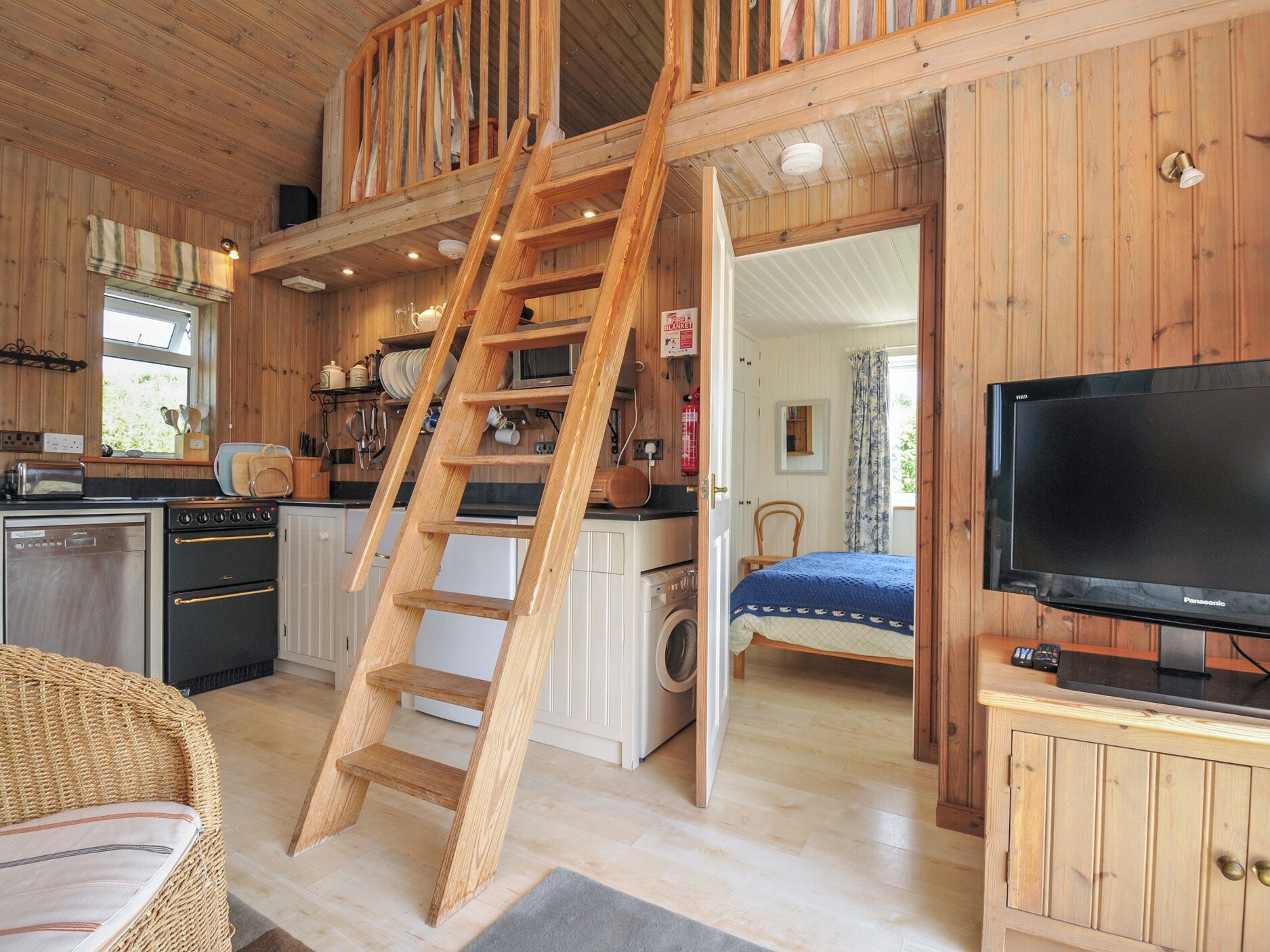 Cottage | 2 bedrooms, free WiFi, individually decorated, individually furnished