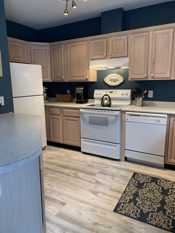 冰箱、微波炉、烤箱、炉灶