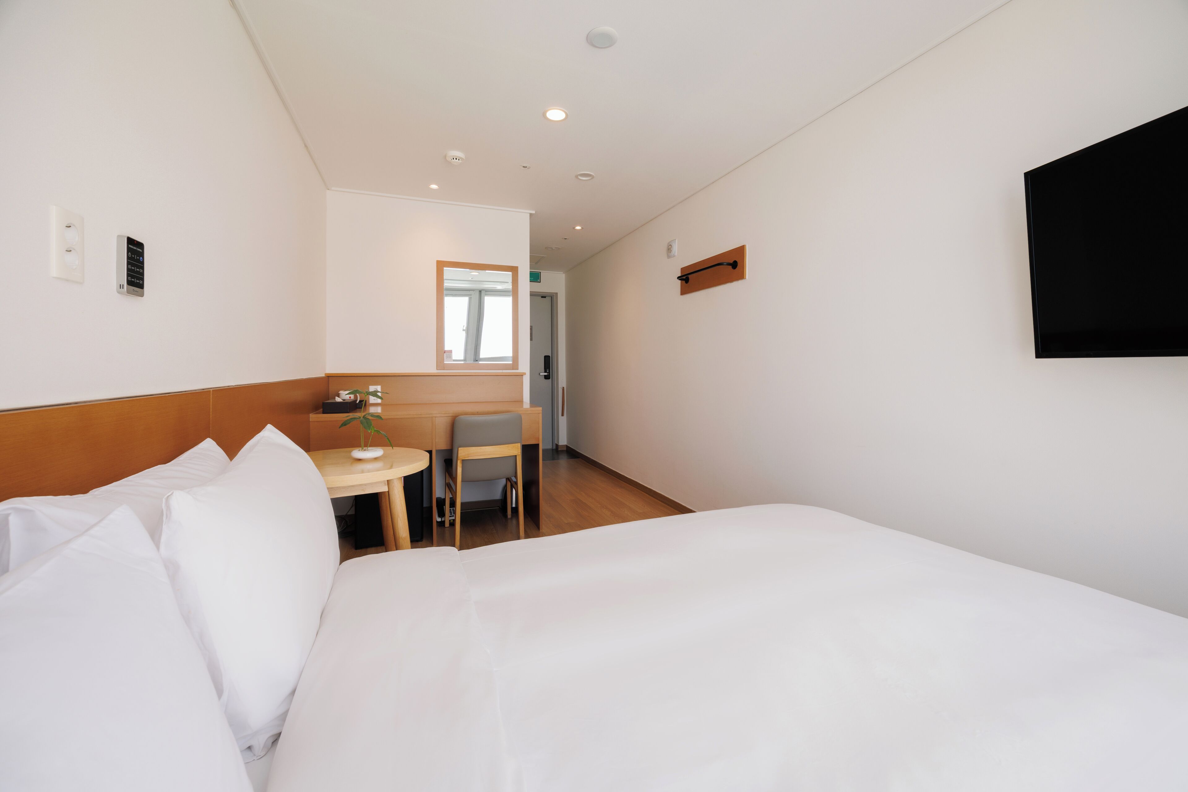 Habitación estándar doble | Espacio para trabajar con un portátil, wifi gratis, ropa de cama