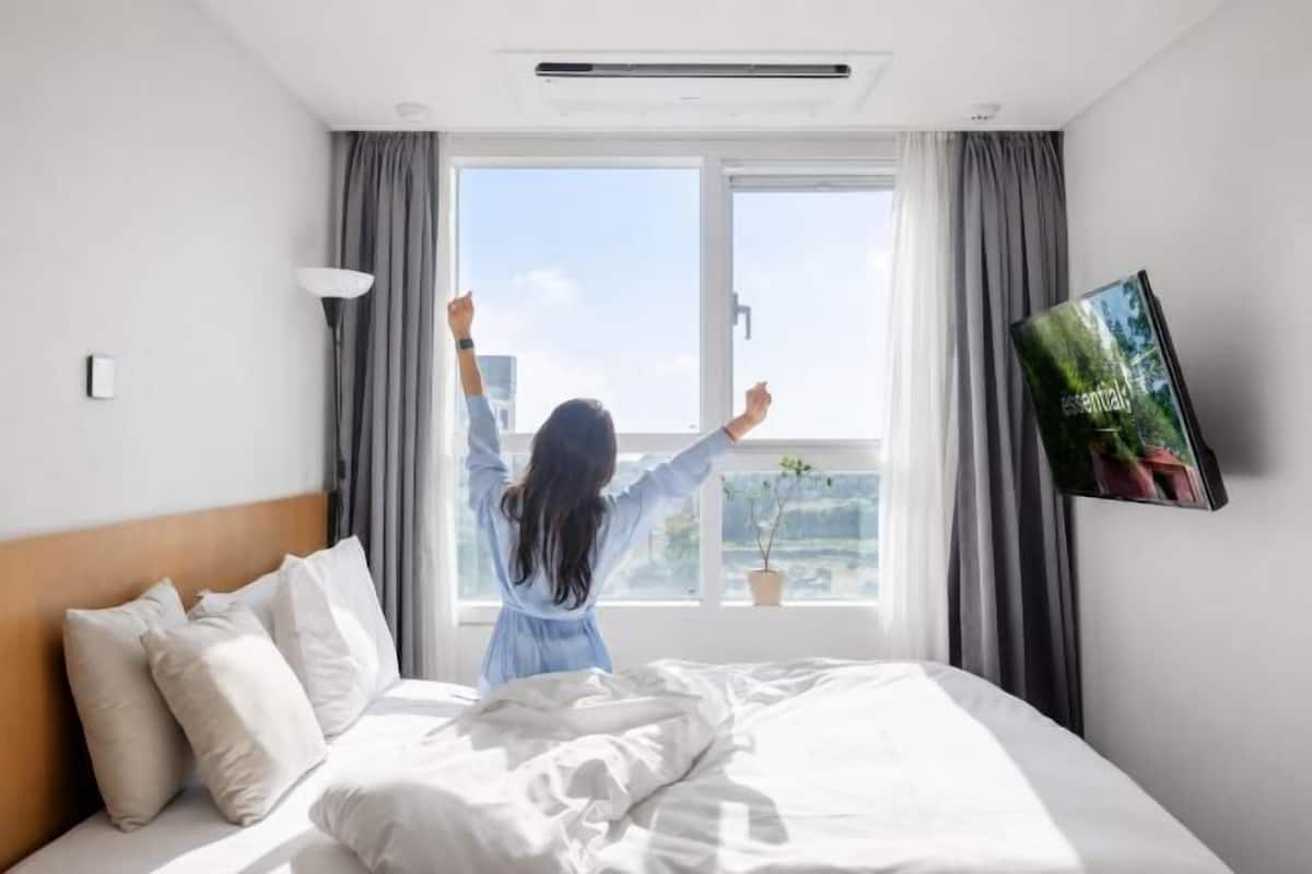 筆電工作空間、免費無線上網、床單