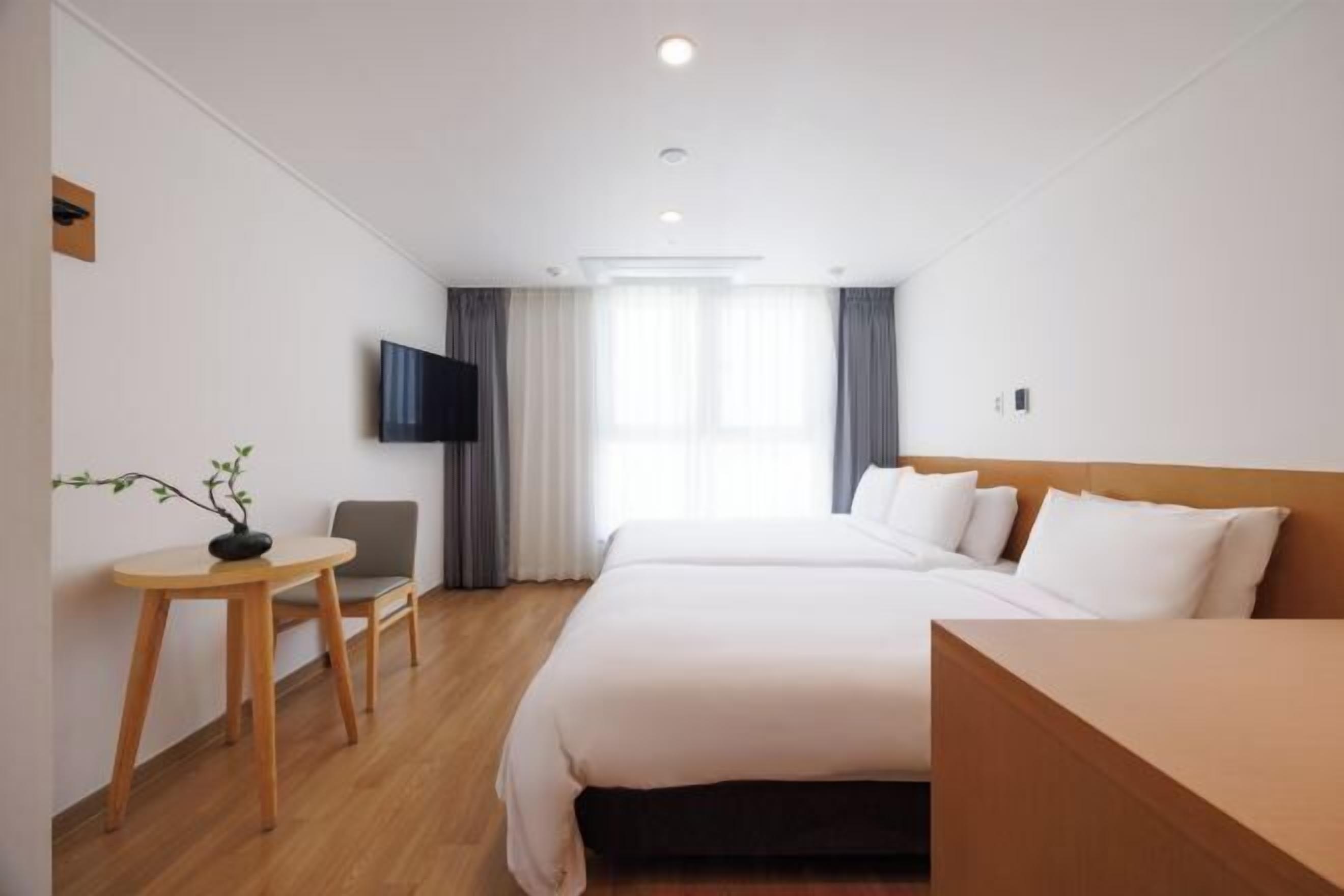Laptop workspace, free WiFi, bed sheets
