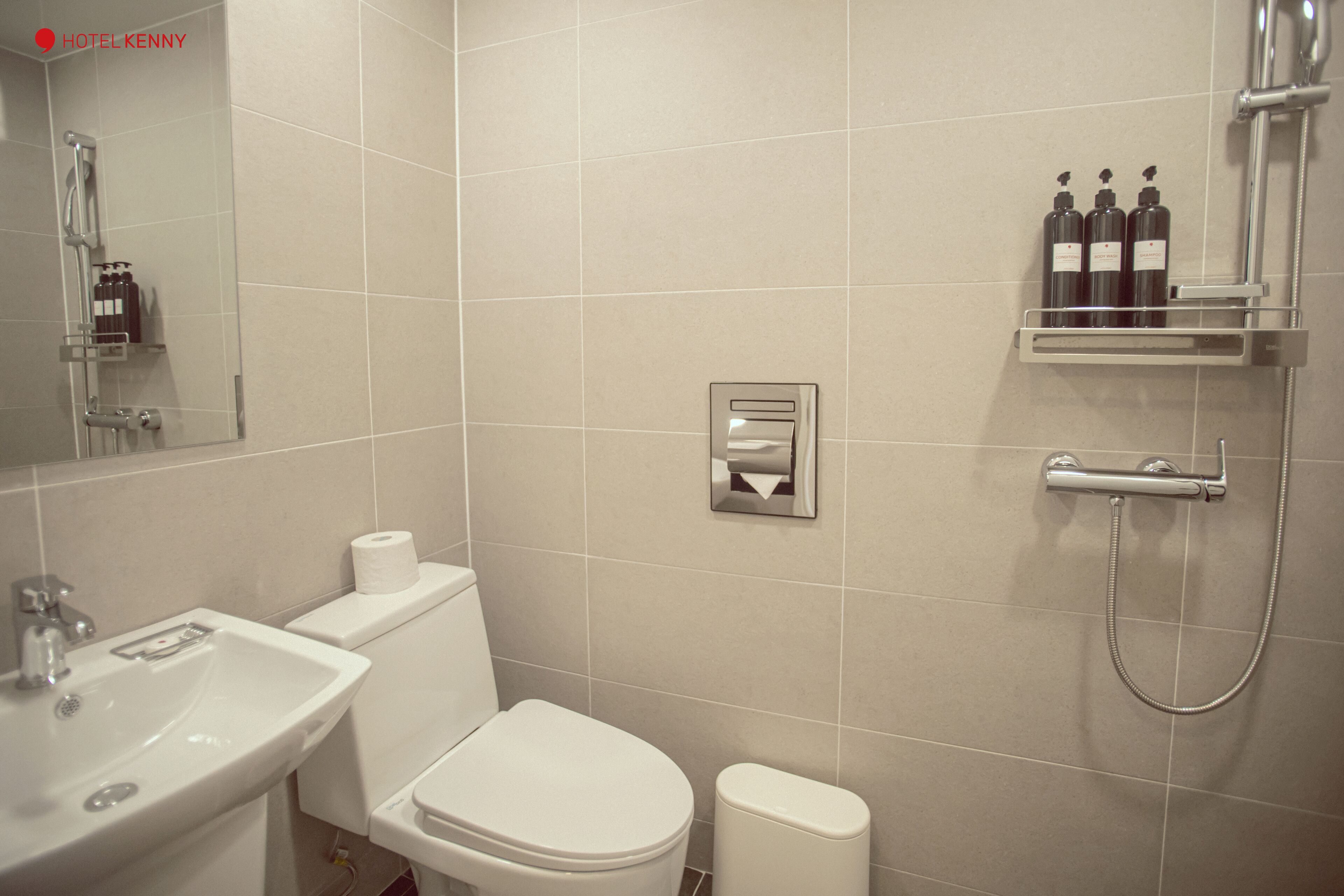 Buồng tắm vòi sen, đồ dùng nhà tắm miễn phí, máy sấy tóc 