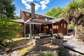 Terrace/patio - Alpine Lodge - Botanical Oasis (Wanaka)