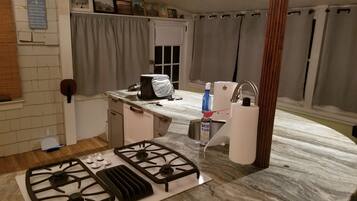 Microondas, horno, parrilla de estufa y lavavajillas