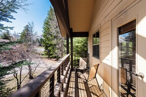 Property grounds - Mountainside Luxury Condo with Free Shuttle, Across from Park City Golf Course! (Park City)