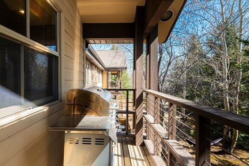 Mountainside Luxury Condo with Free Shuttle, Across from Park City Golf Course!