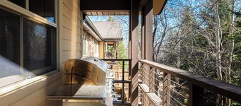 Mountainside Luxury Condo with Free Shuttle, Across from Park City Golf Course!
