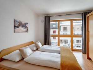 3 chambres, bureau, accès Internet