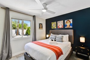 4 bedrooms, iron/ironing board, free WiFi, bed sheets - Come as you are with free Heated Pool! (Tempe)