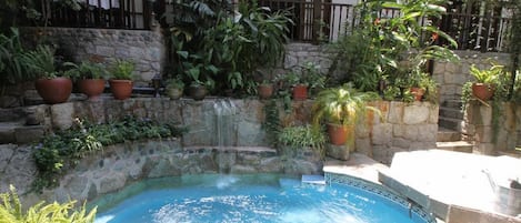 حمام سباحة