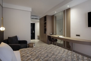 A modern hotel bedroom with a bed, a desk, a chair, and a large mirror. - Core Hotel (Kassandra)