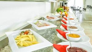 A buffet with various dishes and ice. - Core Hotel (Kassandra)
