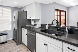 Unclassified image, 3 of 31, button