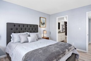 1 bedroom, desk, iron/ironing board, WiFi