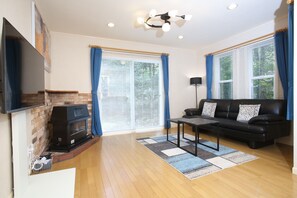 Family House, Non Smoking | Living area | Flat-screen TV - Landscape Chalet Hakuba (Hakuba)