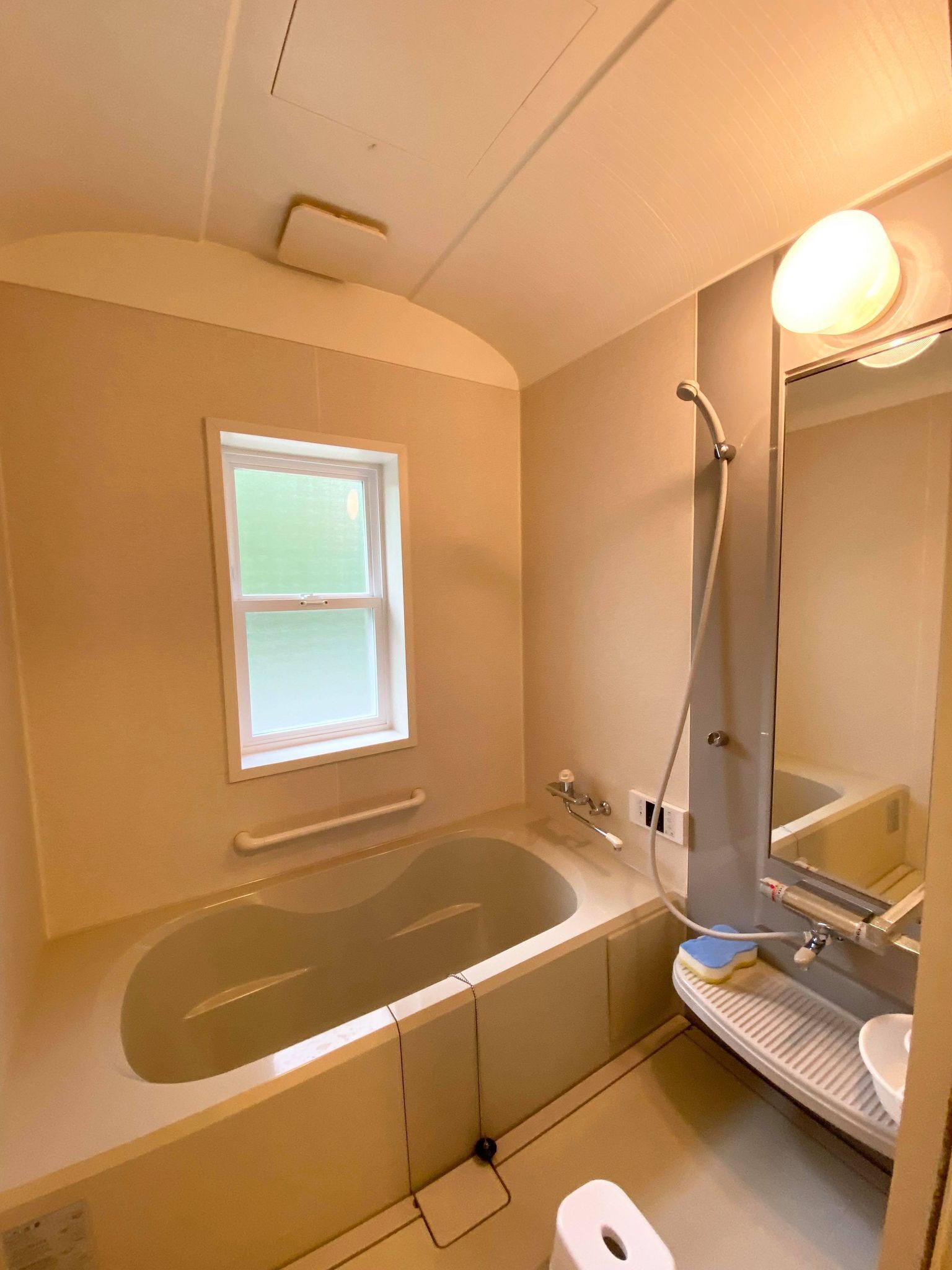 Family House, Non Smoking | Bathroom | Separate tub and shower, free toiletries, hair dryer, slippers