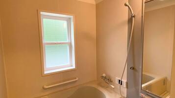 Family House, Non Smoking | Bathroom | Separate tub and shower, free toiletries, hair dryer, slippers