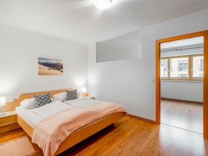 2 Schlafzimmer, Schreibtisch, Internetzugang