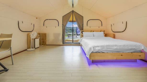 Habitación básica, 1 habitación (Glamping D) | 1 dormitorio y wifi gratis