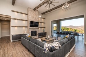 Smart TV, video games, foosball, table tennis - Luxury Retreat w/Views: Putting Green/Game Room/Infinity Pool & More! (Escondido)