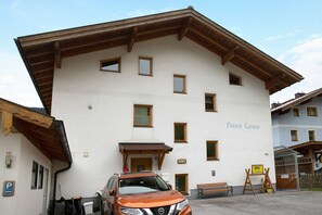 Exterior - "Haus Lowe Appartement 2 Stock Nr 5" with Mountain View (Filzmoos)