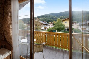 Interior - "Haus Lowe Appartement 2 Stock Nr 5" with Mountain View (Filzmoos)