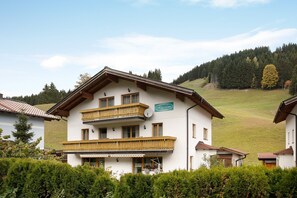 Exterior - "Haus Lowe Appartement 1 Stock Nr 3" with Mountain View (Filzmoos)