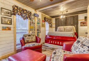 Interior - Duck Pond Mancave #1439 (Sevierville)