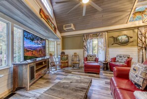 House, Multiple Beds (Duck Pond Mancave #1439) | Living area