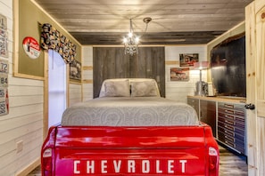 Casa, varias camas (Duck Pond Mancave #1439) | 2 habitaciones