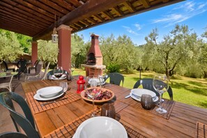 Outdoor dining - Fienile, Montopoli Val D'Arno, Italy (Montopoli Val D'Arno)