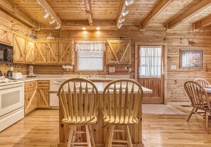 Huis, 2 queensize bedden (Evening Shade #129) | Privékeuken | Een broodrooster