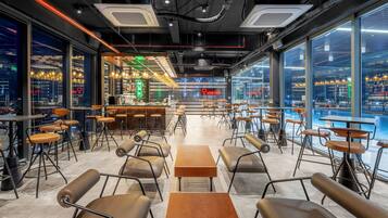 Desayuno continental diario (VND 250000 por persona)