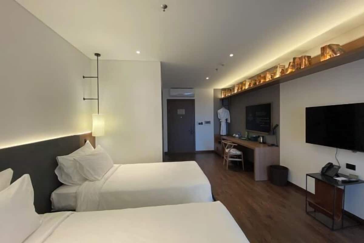 Sengetøy av topp kvalitet, memory foam-senger, minibar og safe på rommet