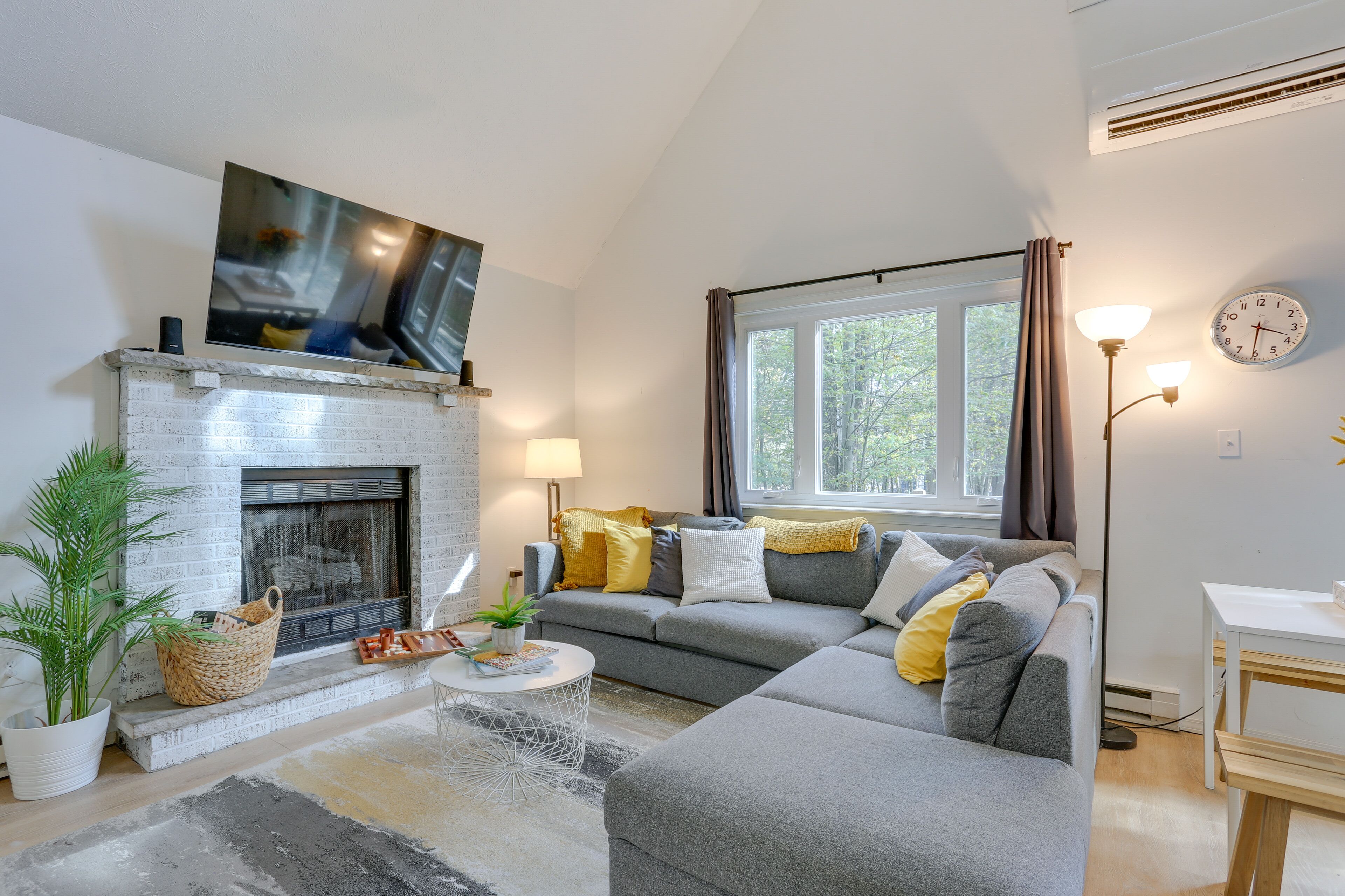 Modern Poconos Chalet w/ Private Hot Tub, Fire Pit