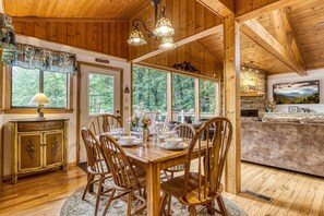 Rumah, Beberapa Tempat Tidur (Gatlinburg Eagle View 2 #820) | Tempat makan