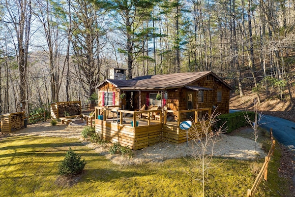 Cashiers Vacation Rental | 2BR | 1BA | 914 Sq Ft | 5 Steps to Access