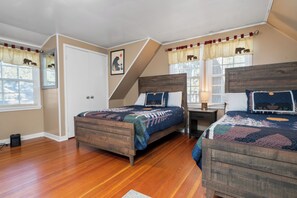 4 室のベッドルーム、WiFi (無料)、ベッドシーツ