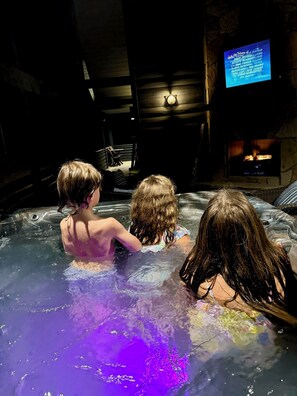 Indoor spa tub