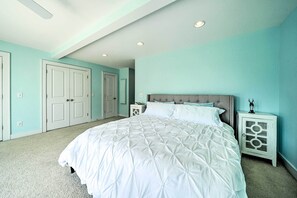 3 bedrooms, desk, iron/ironing board, Internet - Waterfront Hampstead Home: Dock & Waterway Access! (Hampstead)