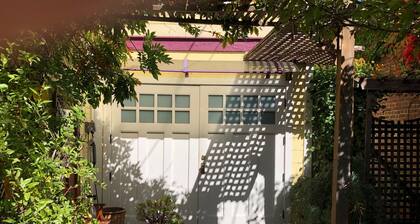 North Berkeley Victorian -- Heart of Gourmet Ghetto - 5 blocks to U.C./ Downtown