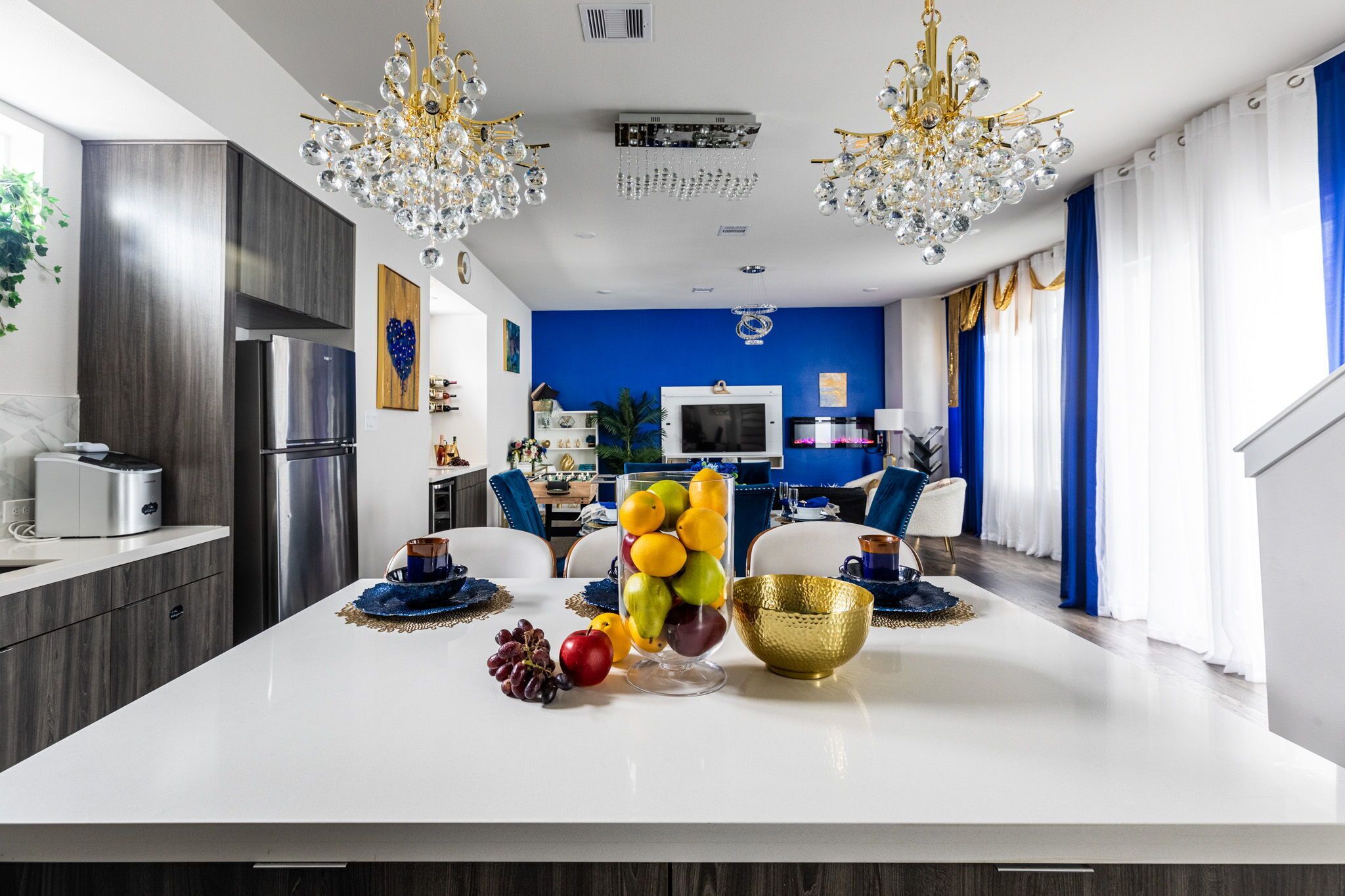 Cozy Luxury Living in Galleria  Area