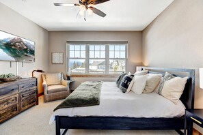 3 bedrooms, premium bedding, desk, iron/ironing board