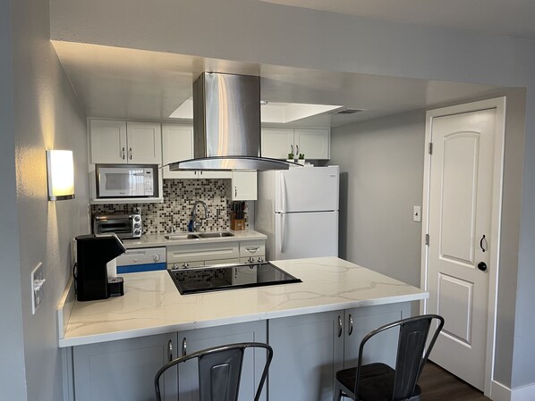 Microwave, toaster, blender