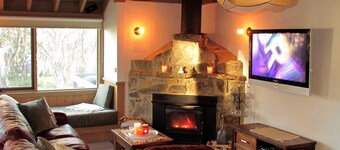 Wallace's-Chalet