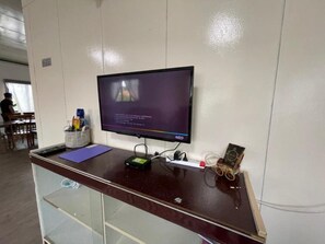 Room, 3 Bedrooms | Television - OYO Home 90349 Anique Hoemstay (Kota Kinabalu)