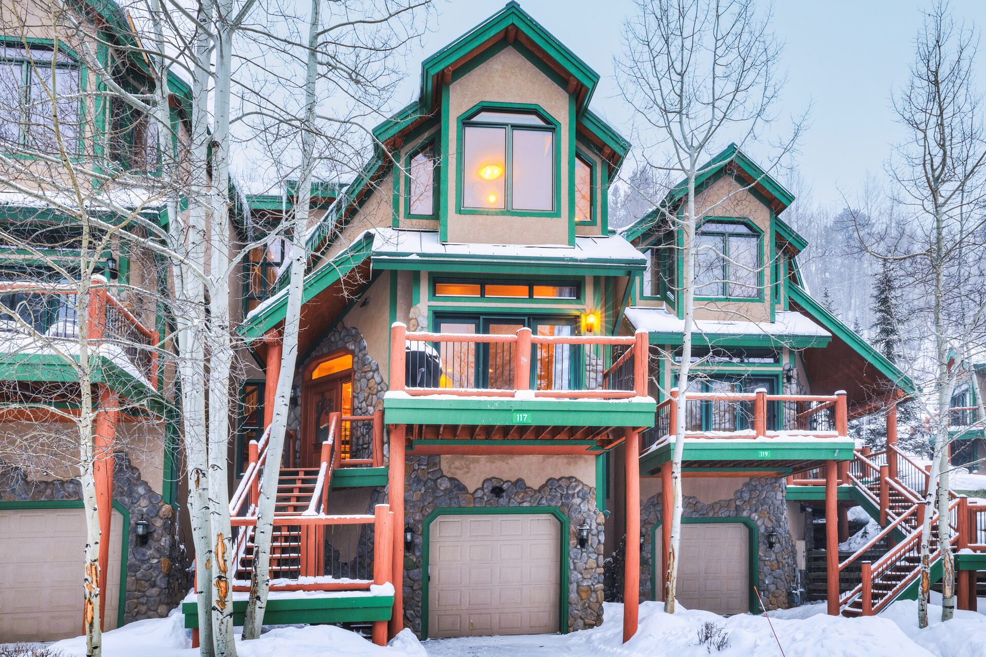 Cocobolo Chalet w/ Private Hot Tub, Short walk to town, and amazing views